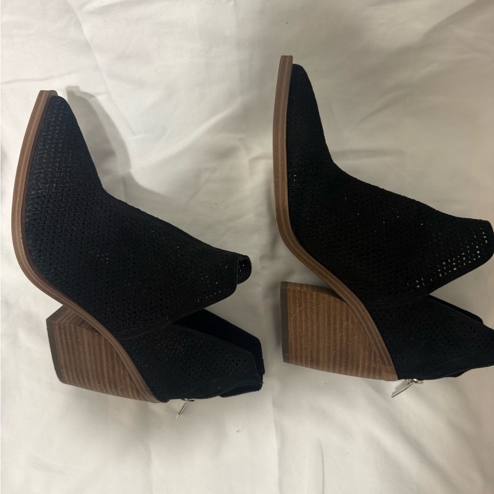 Vince Camuto Black Textured Heeled Boots